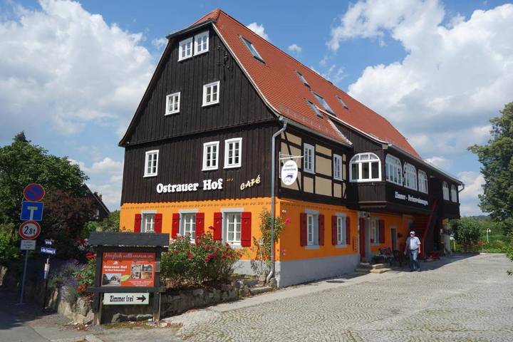 Ferienwohnung für 4 Personen, mit Balkon und Terrasse sowie Garten und Ausblick in Ostrau