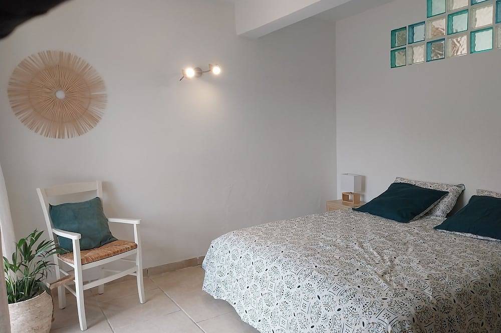 Bright house with private pool perfect family vacation in Le Rouret, Region de Cannes