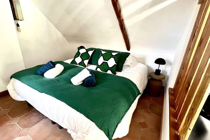 Location de vacances pour 4 personnes, avec jardin ainsi que jacuzzi et terrasse à Arzano - 4