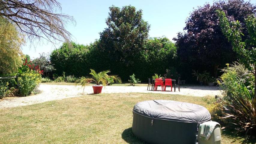 Chambre d’hôte pour 2 personnes, avec vue ainsi que jardin et terrasse, animaux acceptés dans les Deux-Sèvres - 3