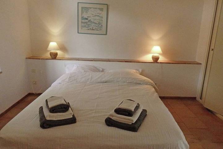 Location de vacances pour 10 personnes, avec terrasse et jardin à Saint-Siffret - 3