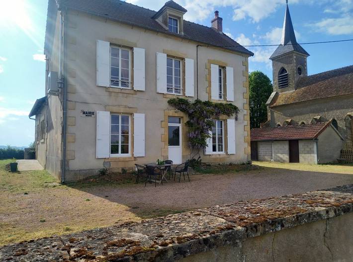Gîte pour 5 personnes, avec jardin à Vitry-Laché