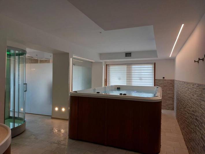 Location de vacances pour 3 personnes, avec jardin et piscine ainsi que jacuzzi et sauna, animaux acceptés à Albenga - 2