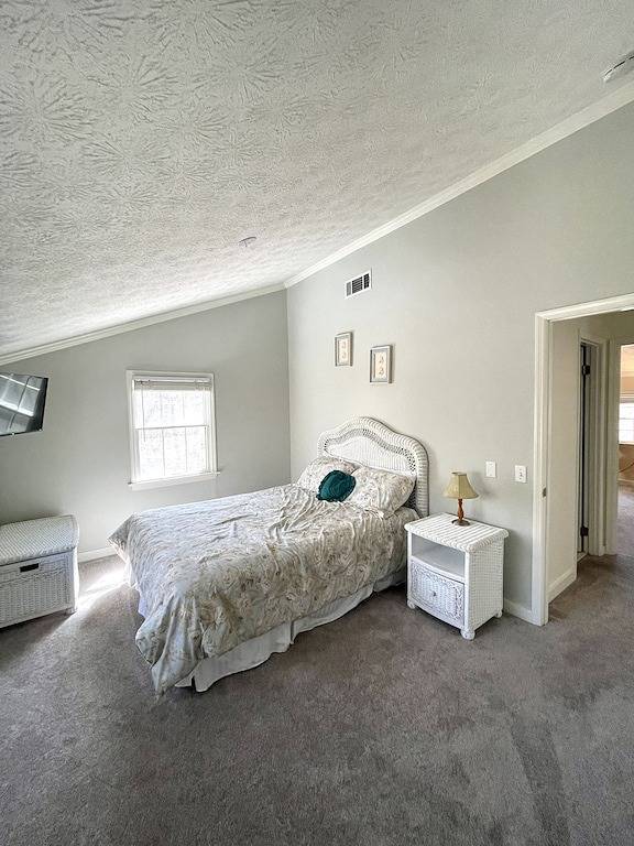 Vacation rental for 11 people, with hot tub and sauna as well as yard and pool, with pets in Big Canoe