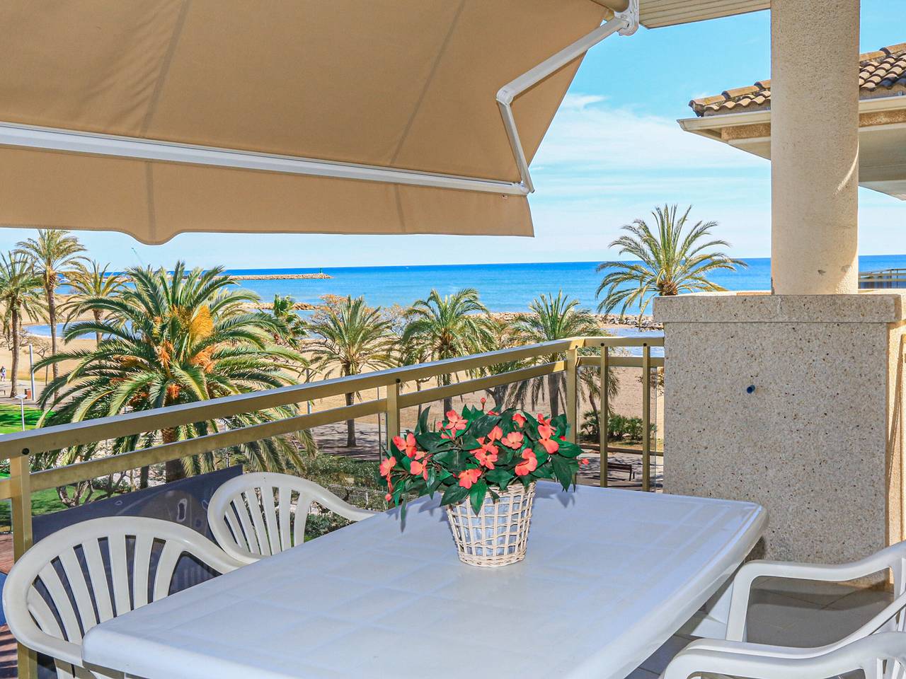 Entire apartment, Apartment by the sea in Cambrils with air conditioning in Cambrils, Costa Dorada