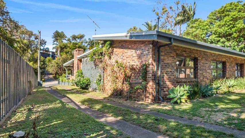 Holiday home for 12 people, with garden, with pets in Brisbane