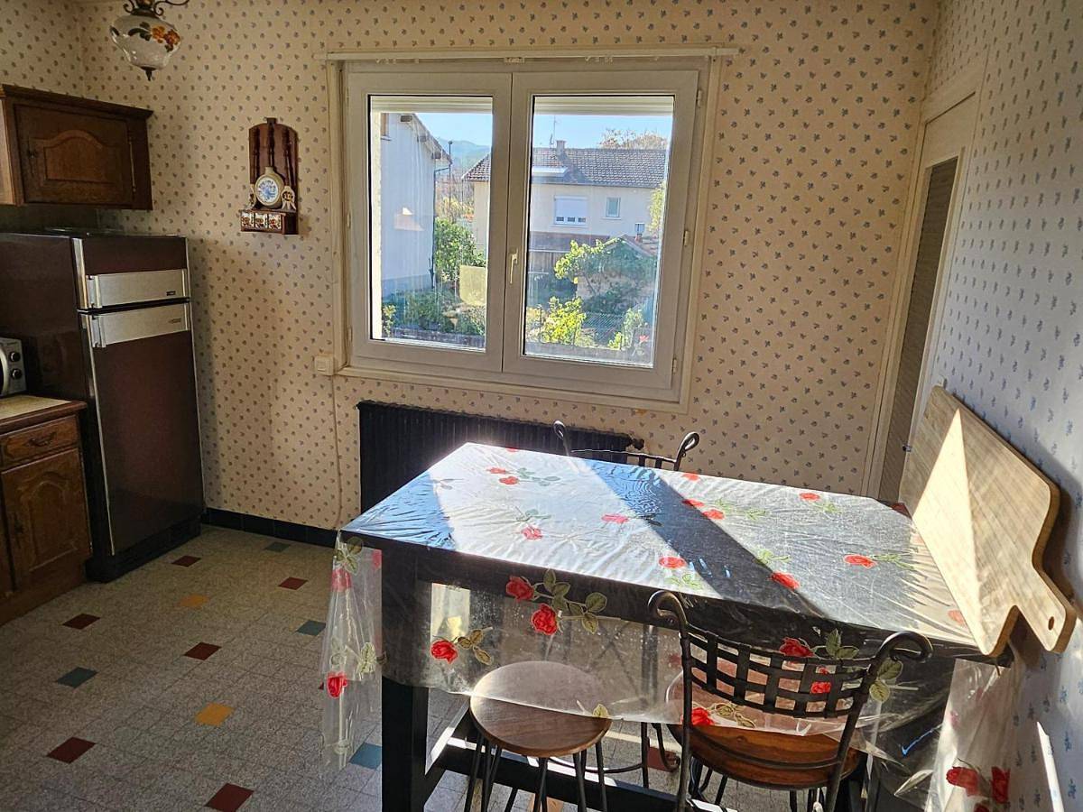 Appartement entier, Two-Bedroom Apartment in Langeac, Haute-Loire