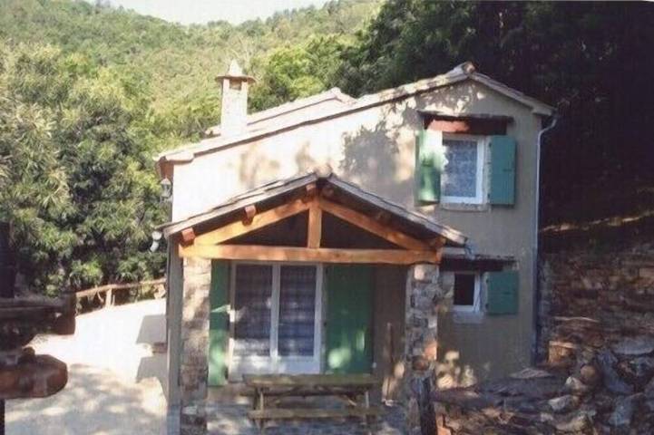 Gîte pour 6 personnes, avec terrasse à Saint-Mélany