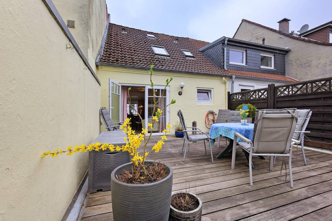 Ganze Wohnung, Ferienwohnung 'Altstadtflair' mit Privatterrasse und Wi-Fi in Husum Hafen, Husum