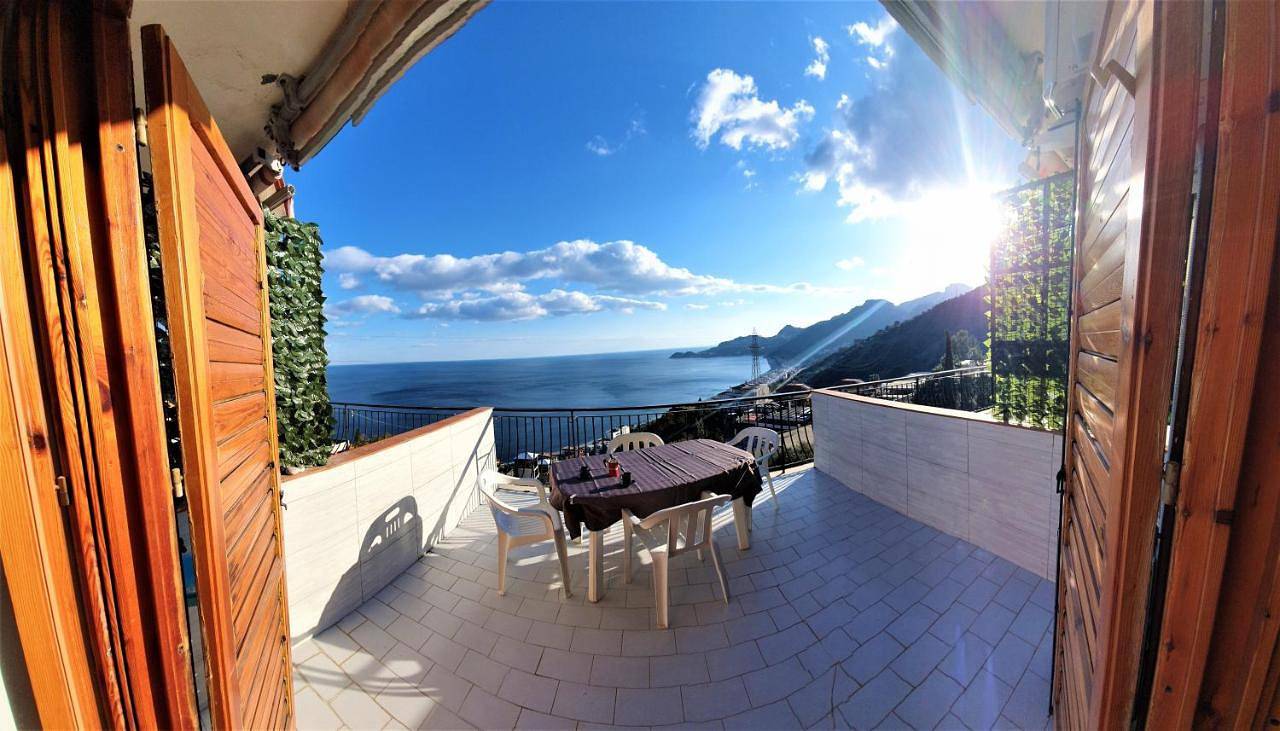 Ganze Wohnung, Apartment with Sea View in Letojanni, Messina Provinz