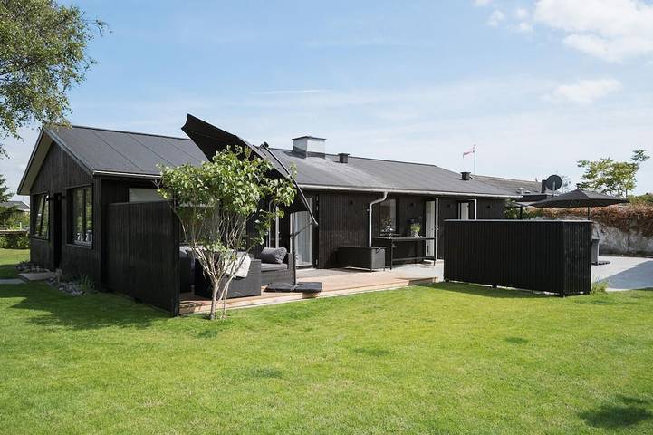 Vacation rental for 10 people, with Yard in Zealand