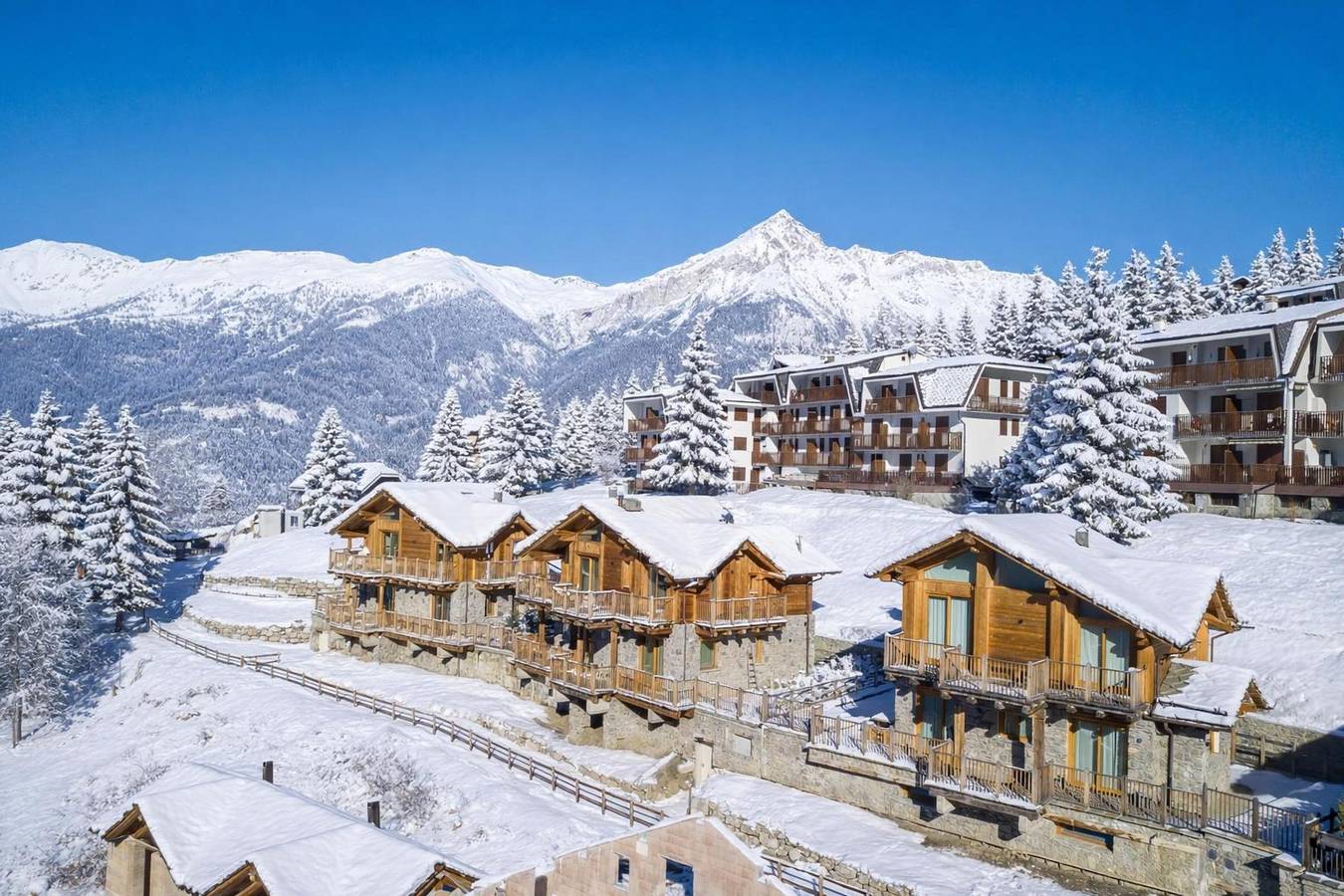 Chalet Merveille Ski In - Ski Out for 9 in Sauze d'Oulx, Via Lattea
