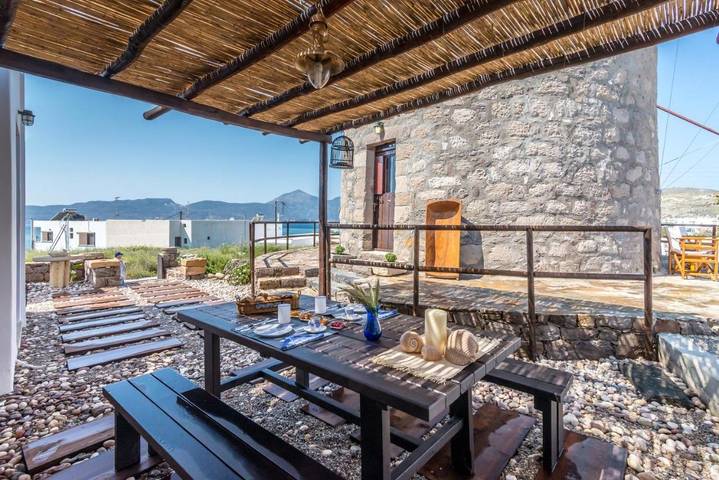 Gîte pour 4 personnes, avec Balcon et Terrasse ainsi que Jardin et Vue dans Adamas - 3