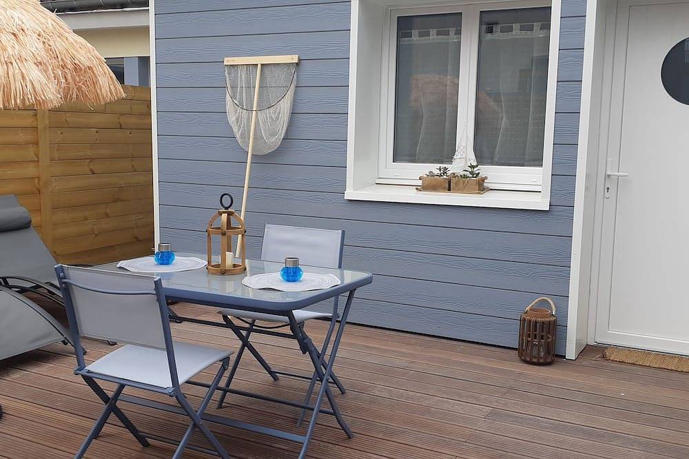 Entire apartment, \"La Mer Bohème\", 1 bed, 2 pers, free secure parking with badge, 8 mn from the beach in Le Portel, Boulogne-sur-Mer region