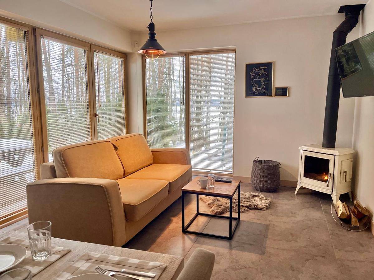 Cały apartament, Mazursko - komfortowe apartamenty nad jeziorem, sauna, kominki na parterze in Pojezierze Iławskie