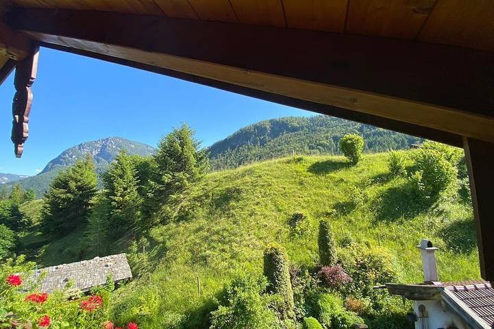 Ganze Wohnung, Haus Hager - Ferienwohnung im Dachgeschoss mit Südbalkon in Weissbach an der Alpenstrasse, Schneizlreuth