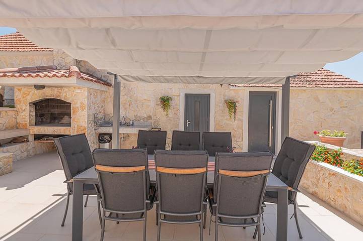Ganze Wohnung, Schöne 3-Zimmer-Wohnung in Vrpolje in Šibenik-Knin