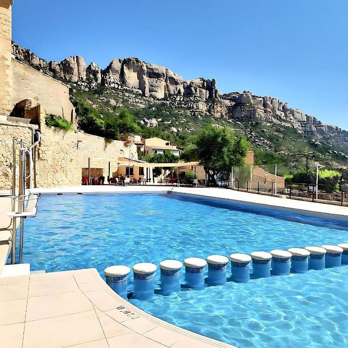 Apartamento para 11 personas, con vistas además de terraza y piscina en Serra de Montsant