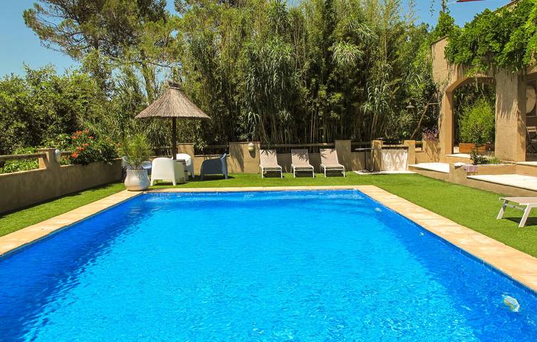 Appartement de luxe avec piscine et parking, à 2,5 km du centre-ville in Saint-Maximin-la-Sainte-Baume, Région de Brignoles