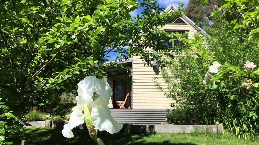 Cottage for 2 people, with terrace and hot tub as well as garden in Gippsland