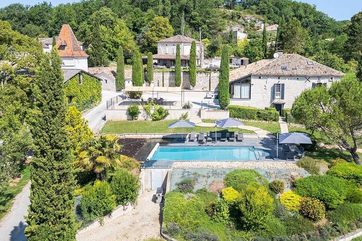 Location de vacances pour 8 personnes, avec Terrasse et Jardin à Valprionde