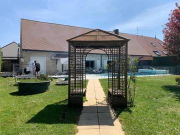Gîte pour 21 personnes, avec jardin et piscine à Couternon