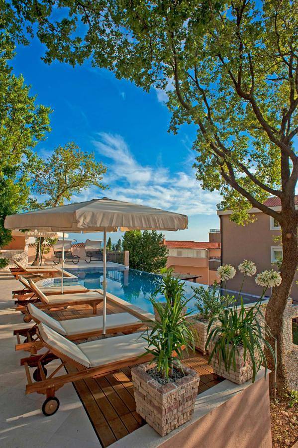 Ganze Wohnung, Harmonia Bungalows & Pool in Opština Budva