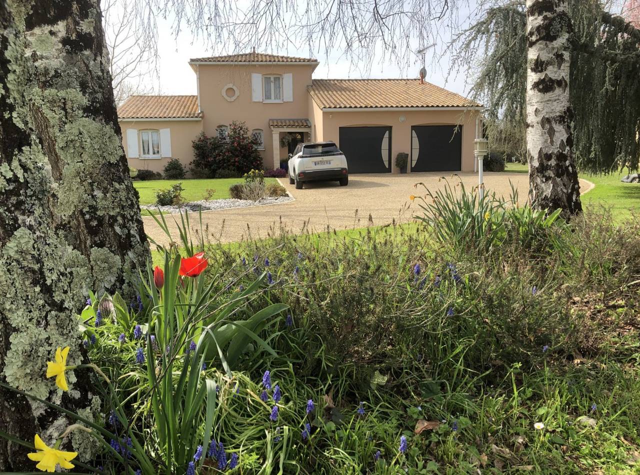 "Au calme" - Chambre 1 Chambre double in Saint-Yrieix-sur-Charente, Charente