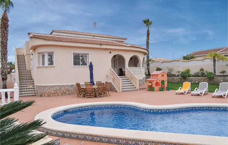 Ferienhaus für 8 Personen, mit Pool und Terrasse sowie Garten - 1