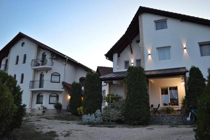 Location de vacances pour 4 personnes, avec jardin ainsi que vue et terrasse à Alba (Romania)