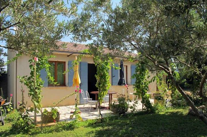 Gîte pour 4 personnes, avec Jacuzzi et Terrasse ainsi que Jardin et Piscine