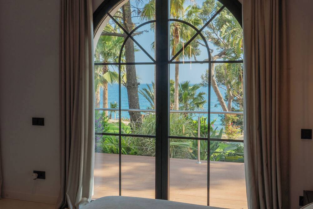 Villa First Line Of Sea, with Private Garden of 8000m². Beach access at 3 min. in Mataró, Costa del Maresme