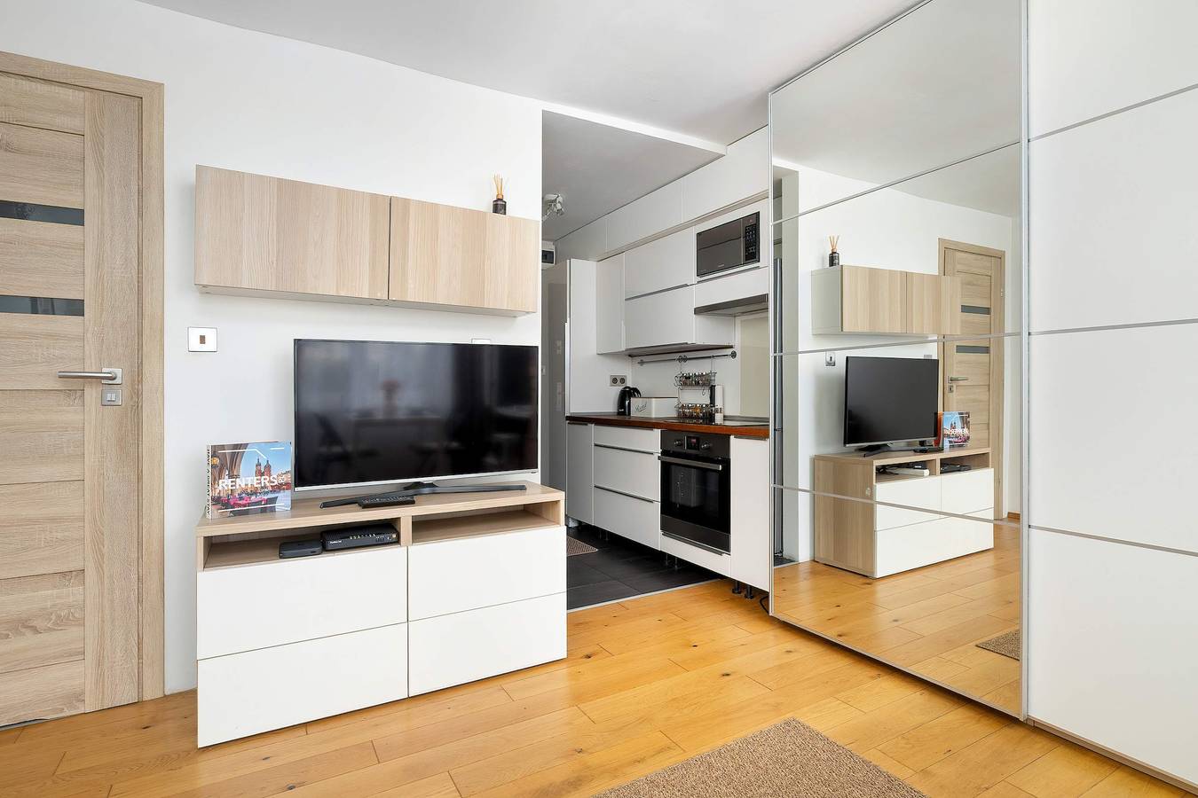 Cały apartament wypoczynkowy, Bright Studio in Center | Desk | Close to the Park in Kraków, Małopolska
