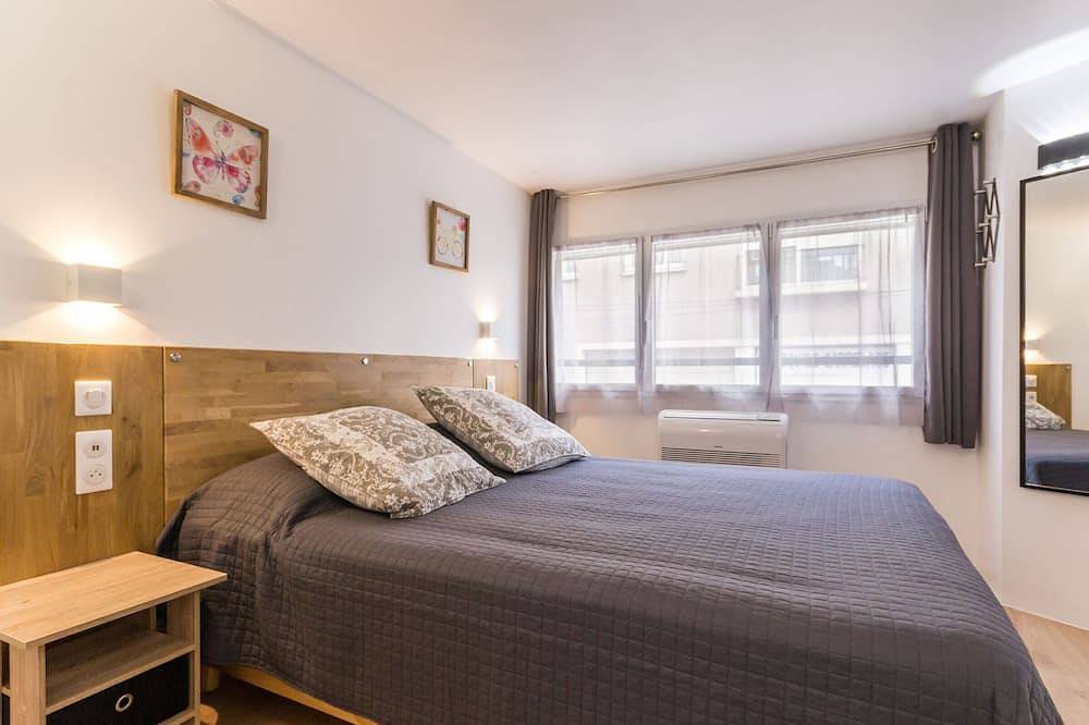 Maison de ville à St Nazaire, près du front de mer, climatisée, 3 chambres avec sdb privatives, Wifi in Saint-Nazaire, Côte d'Amour