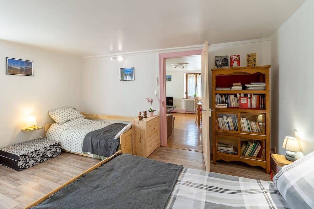 Entire apartment, Gîte \"le Sotré\" 3 star apartment for 4 people in renovated farm in Bussang, Parc naturel régional des Ballons des Vosges