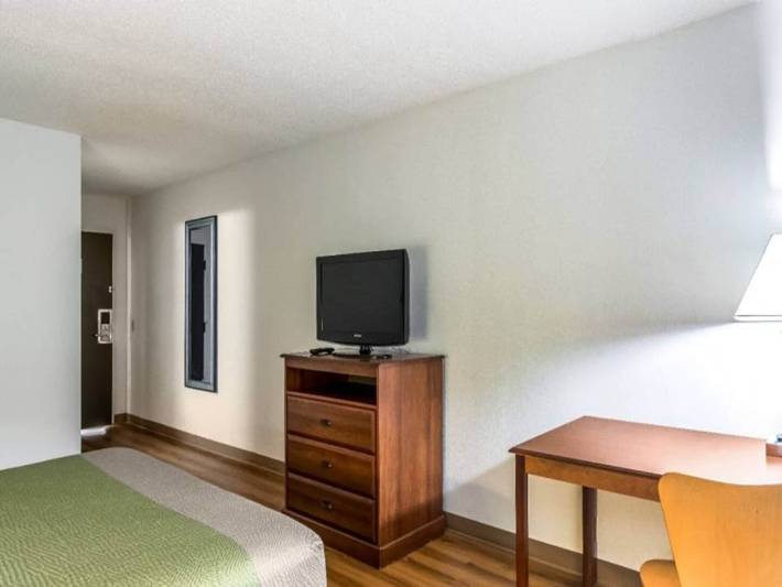 Entire apartment, 2 Queen Beds | Non-Smoking, Micfridge in Virginia