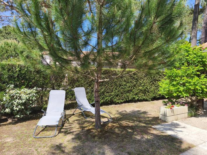 Gîte pour 4 personnes, avec terrasse ainsi que jardin et piscine à Les Mathes - 3