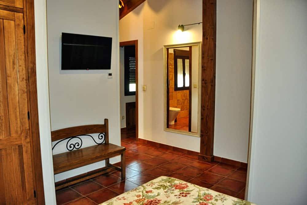 The Leaf. Charming rural house in Candeleda (Ávila) in Candeleda, Valle del Tiétar