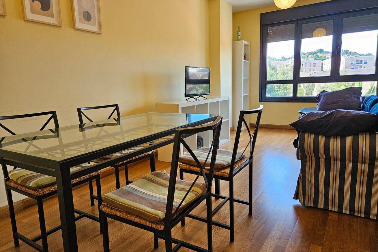 Apartamento entero, 1A106 Amplio y cómodo apartamento in Gijón, Costa Verde