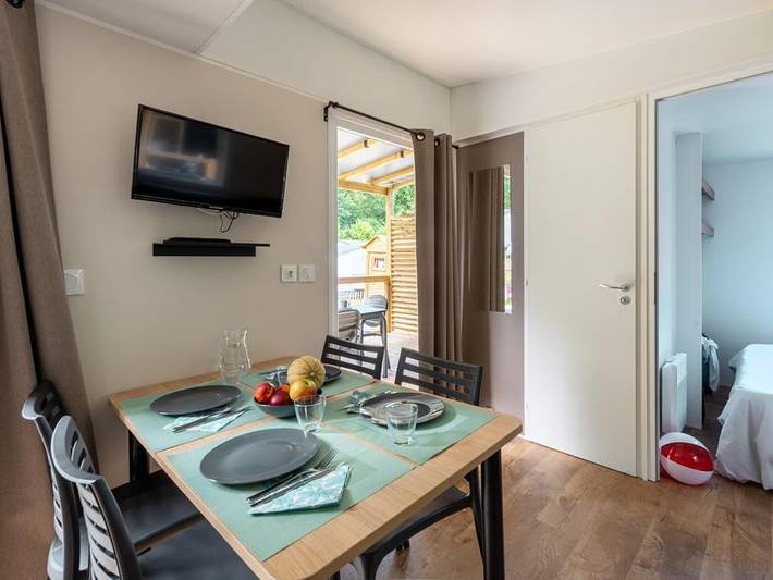 Flower Camping La Chênaie - Mobilhome 6 personnes - Homeflower Premium 35m² (3 chambres) + Clim + terrasse semi-couverte + Tv + draps + serviettes in Yport, Région du Havre