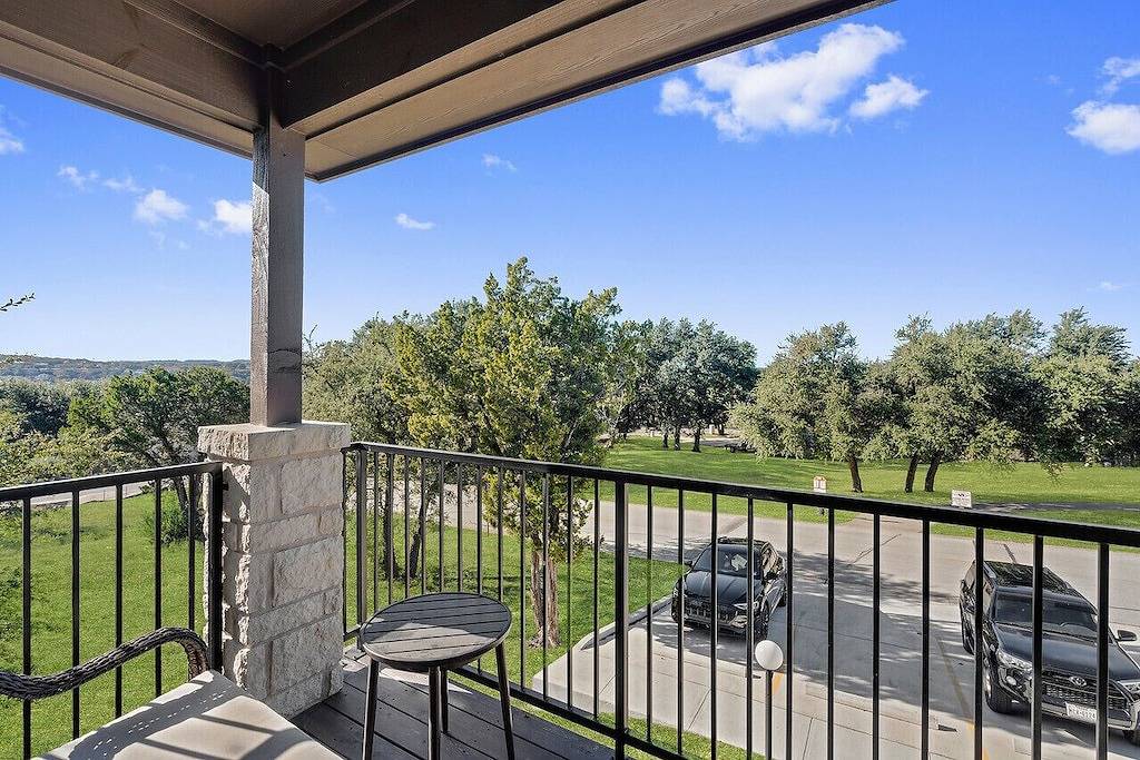 Neues Lake Travis Haus am Golfplatz mit Golfwagen in Lake Travis