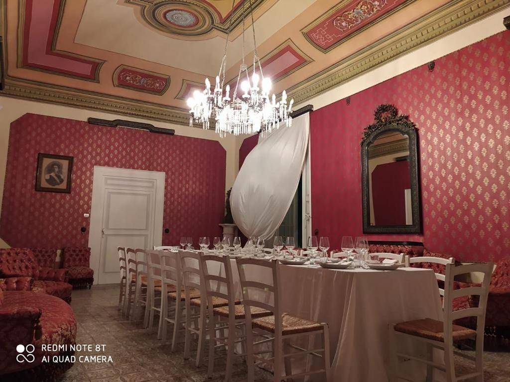 Palazzo Introna in Mola di Bari, Provincia di Bari