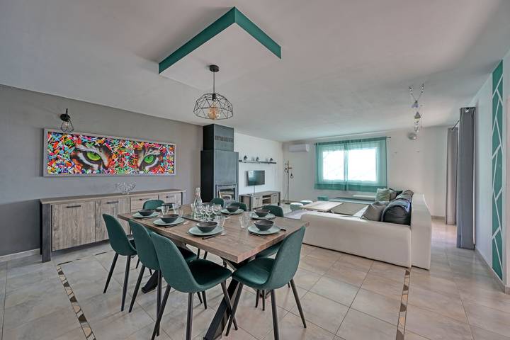 Location de vacances pour 10 personnes, avec balcon ainsi que piscine et jardin à Joyeuse - 3