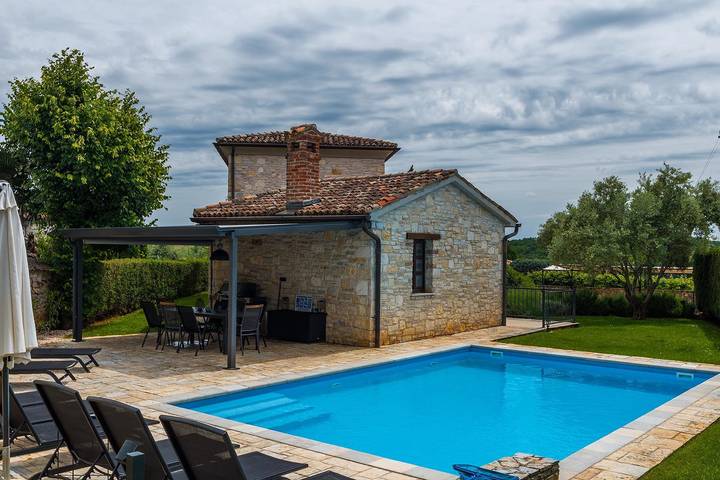 Villa pour 8 personnes, avec jardin et piscine, animaux acceptés à Barat - 4
