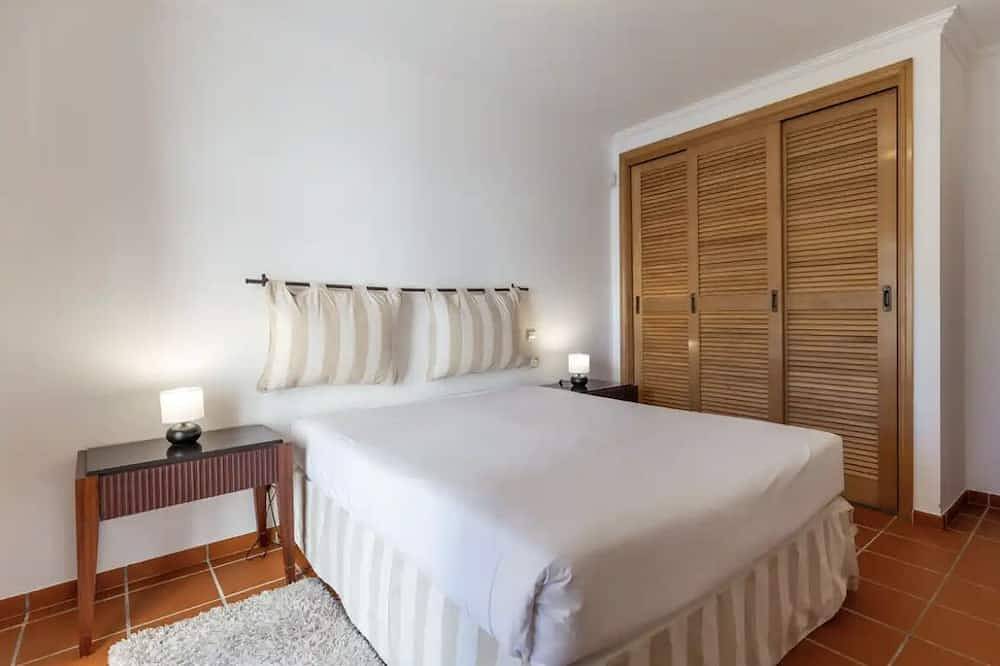 Ganze Wohnung, Apartment (T3) near the beach & golf in a luxury Resort in Amoreira, Leiria District