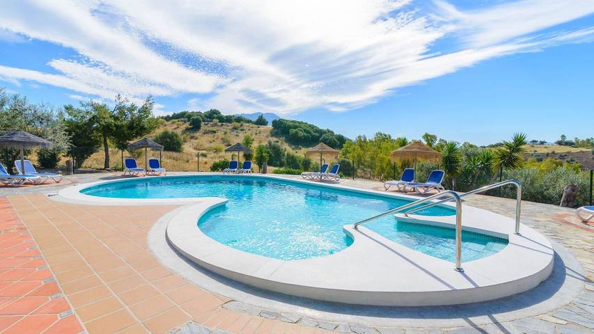 Casa rural para 4 personas, con balcón/terraza y piscina en Viñuela