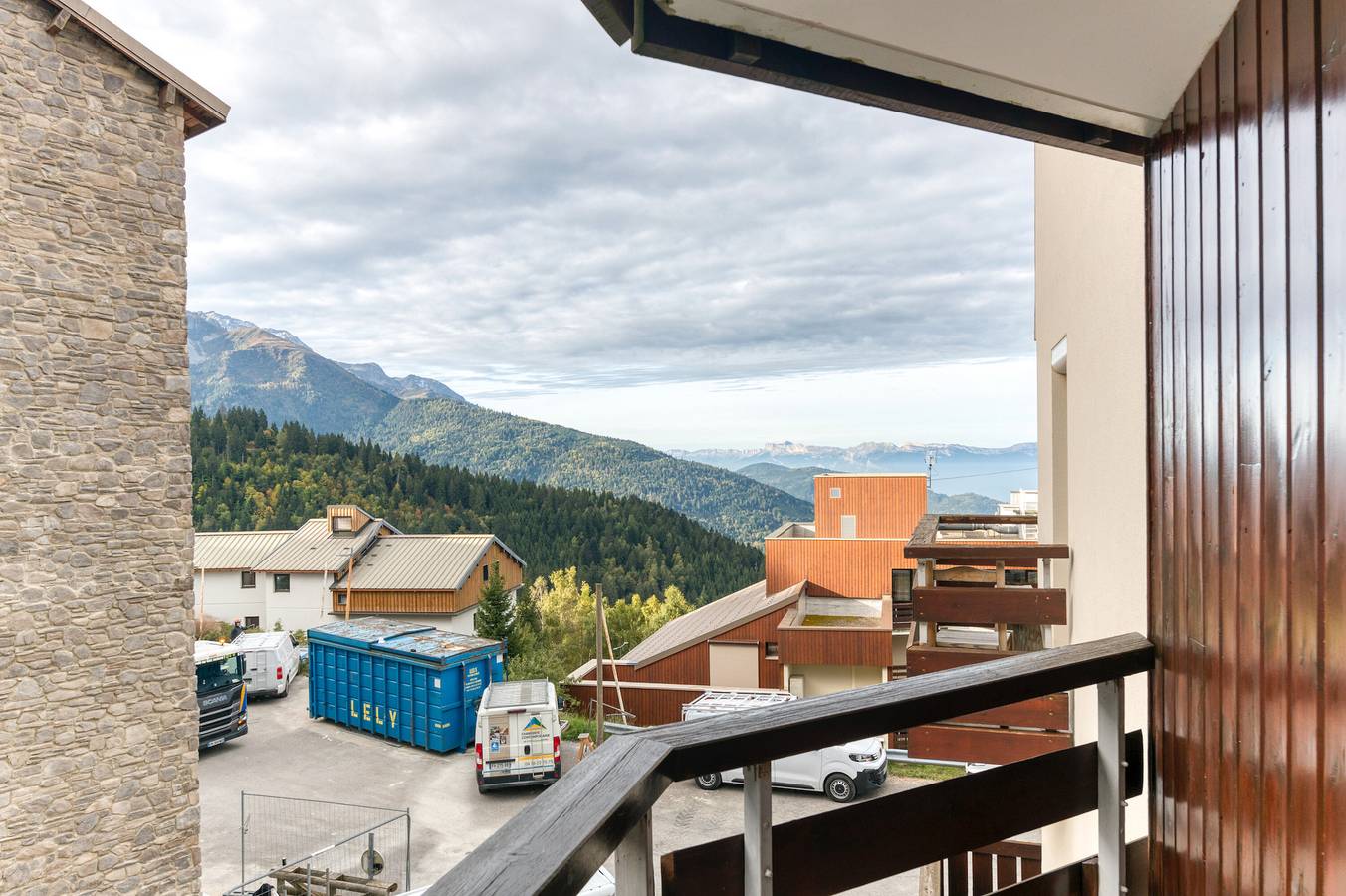 Ganzes Studio, Appartement 'Le May'hé - Studio Cabine und Balkon' mit Bergblick und Balkon in Prapoutel, Les Adrets