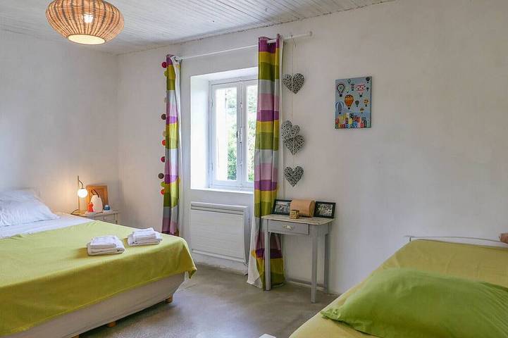 Gîte pour 8 personnes, avec terrasse et jardin à La Garde-Adhémar - 4