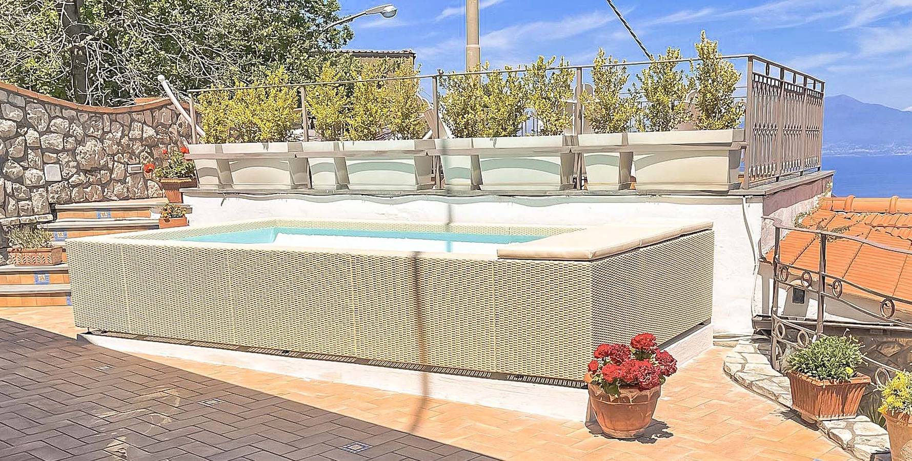 Amore Rentals - Villa Grazielluccia with Sea View and Swimming Pool in Sorrento, Naples Province