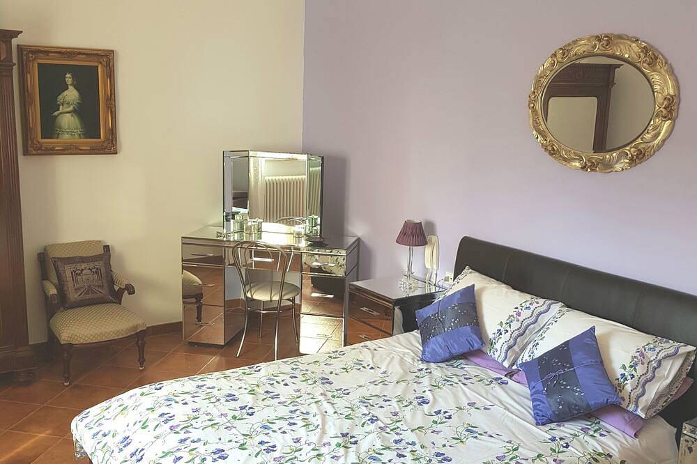 Romantic Italian villa with superb heated pool and beautiful gardens near Oria in Oria, Salento